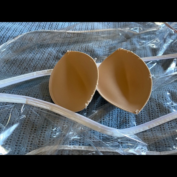 Stunning Ivory Lace & beaded wedding gown - Picture 9 of 10